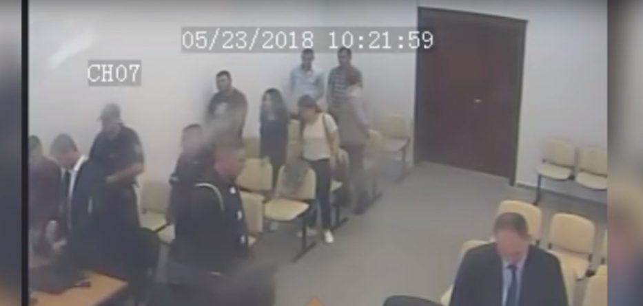 Arratisja spektakolare, ndalohen dy gardianët e burgut