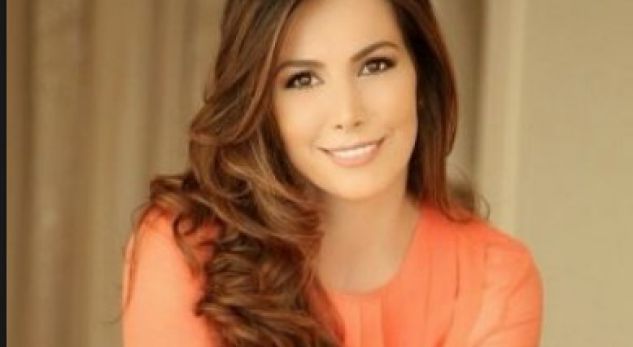 Valbona Selimllari surprizohet me një buqetë lulesh!