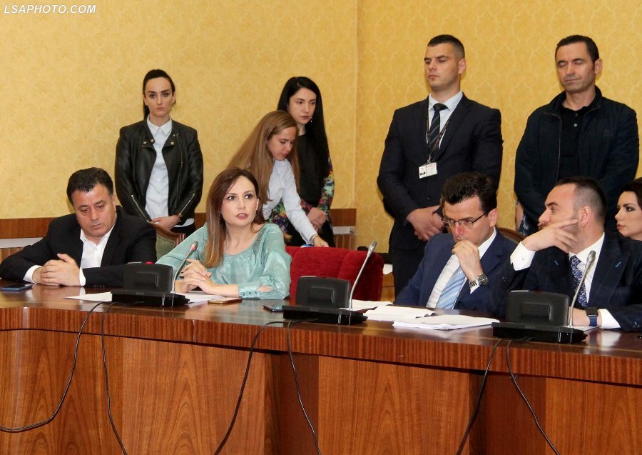 Opozita bllokon komisionin e Ligjeve: Xhafaj të dorëhiqet!