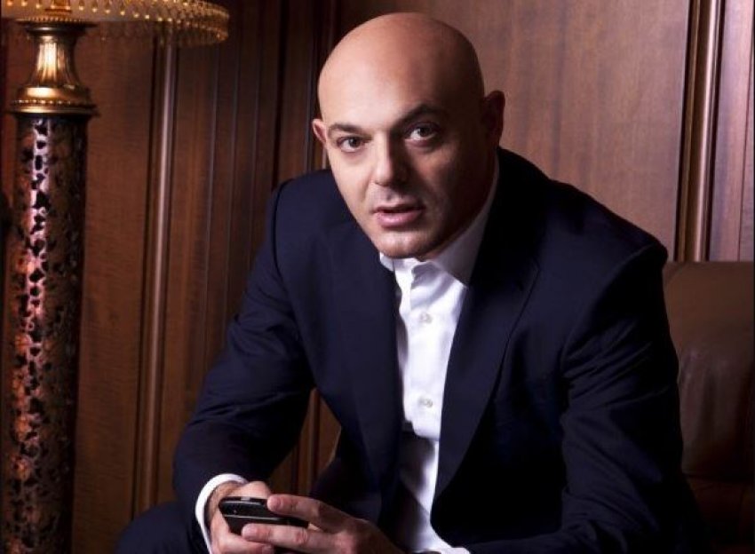 E pyesin për kostot e udhëtimeve, Blendi Fevziu u përgjigjet komentuesve