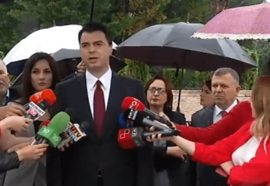 Basha apel shqiptarëve: Të vazhdojmë betejën për lirinë që kërcënohet nga diktatura e krimit