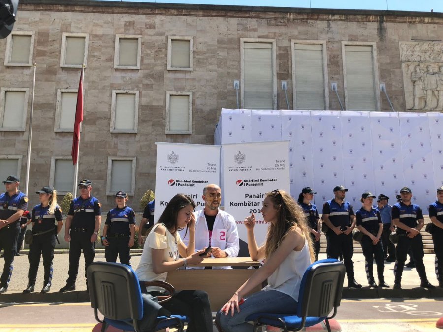 ‘Kryeministri’ intervista për të zgjedhur ministrin e ri të Brendshëm