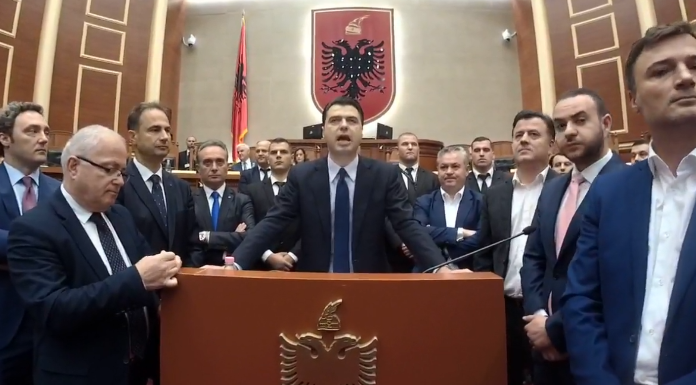 Tensionohet Kuvendi, PD bllokon seancën parlamentare