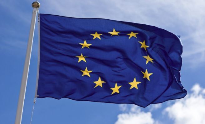 Xhafaj ndryshoi ligjin për të mbrojtur vëllanë? Reagon BE