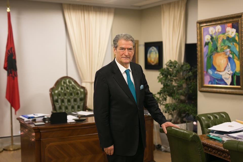 Denoncimi te Berisha: Trafikanti i arratisur nga burgu, i punësuar në bashki (EMRI)