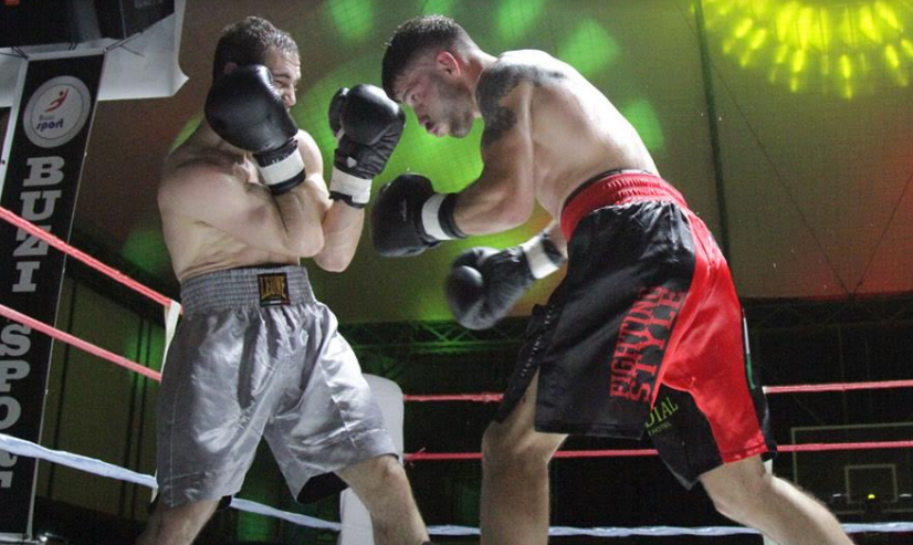 Një fitore në boks, në vendlindjen e tij. Vrenozi mposht rivalin amerikano-latin