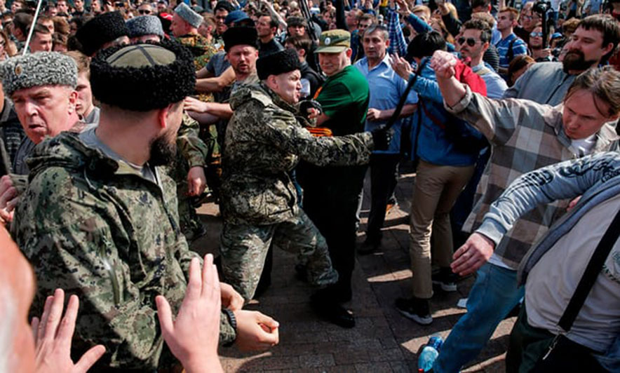 Botërori rus, Kremlini kërkon ndihmën e kozakëve për sigurinë