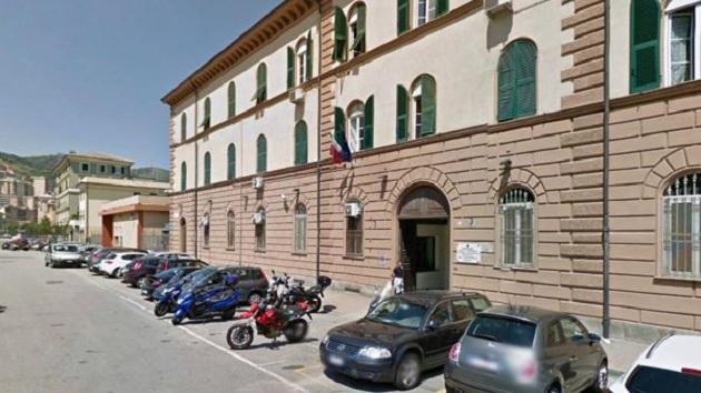 Shqiptarët i vënë flakën qelisë së burgut në Itali në shenjë hakmarrjeje