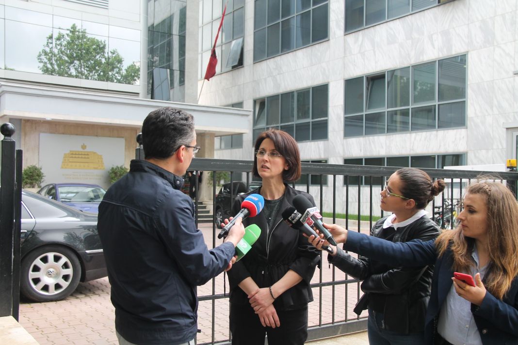 Pas kërcënimit të farmacistëve me grevë, tërhiqet Ministria e Shendetësisë