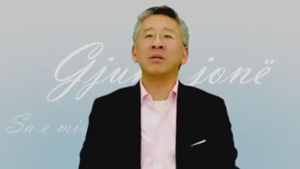 Ambasadori Lu: Po shqyrtojmë pretendimet për vëllain e ministrit Xhafaj