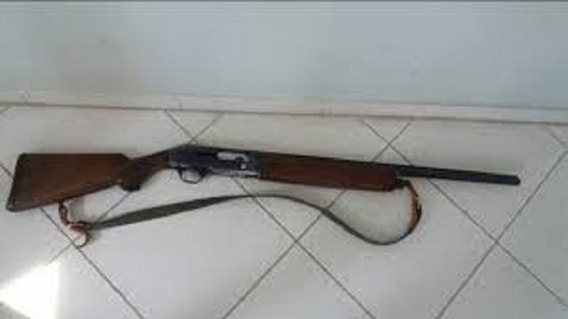 EMRI/ Kërcënon me armë fqinjin, arrestohet 37-vjeçari