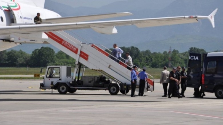 Policia greke: Autoritetet shqiptare nuk zbatojnë urdhër arrestet ndërkombëtarë