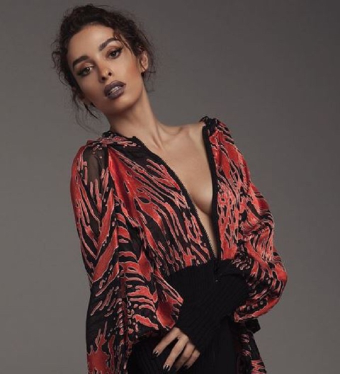 E sulmuan mediat greke pas gjestit simbolik, këngëtarja shqiptare u jep mesazhin e fortë