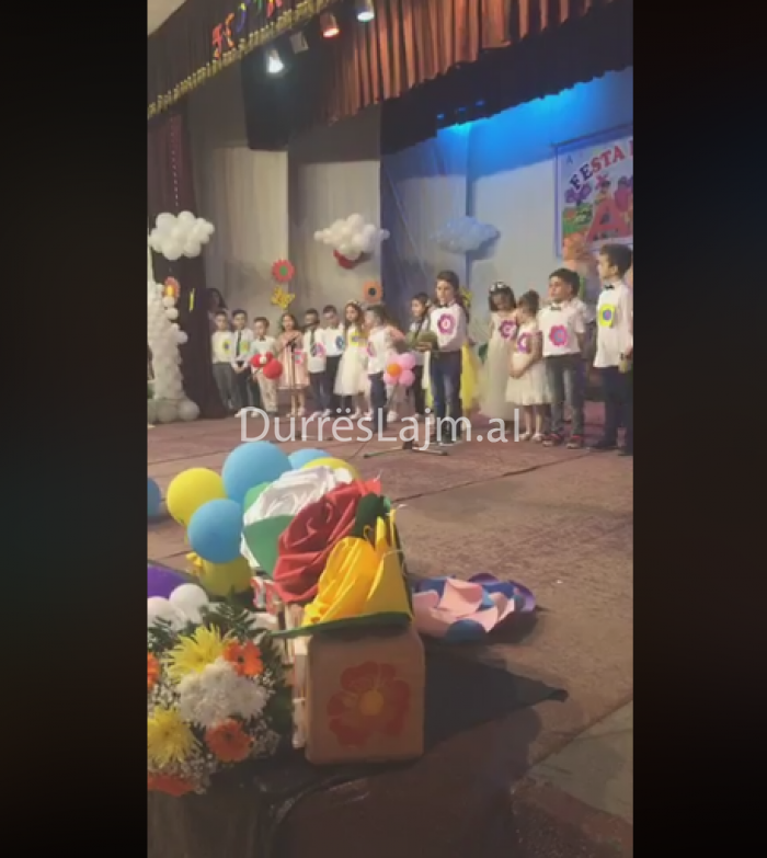 Vogëlushët e klasës së parë te “Mihal Ekonomi” në festën e Abetares (FOTO & VIDEO)