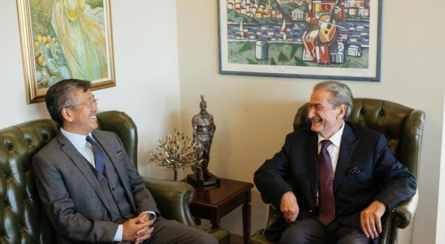 “Donald Lu i vë prangat Berishës”