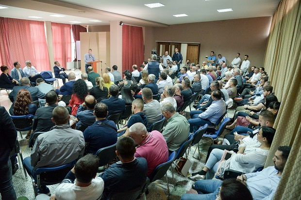 Durrës, deklarata e fortë e ministrit: Drejtorët që s’u përgjigjen njerëzve duhet të largohen