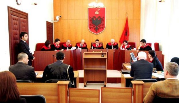 “Shtëpi me qokat e dasmës!” Vettingu gjen me probleme gjyqtarin e Kushtetueses