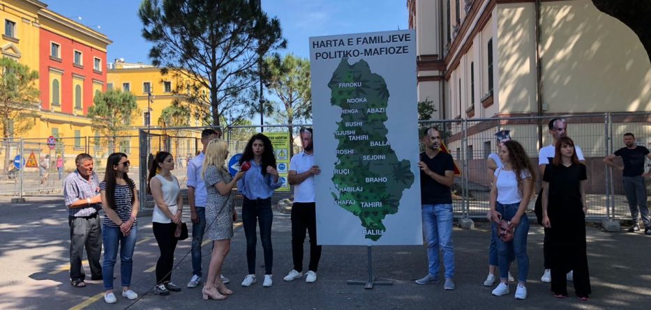 “Harta e familjeve politiko-mafioze”, përfshihen edhe Vangjush Dako e Spartak Braho