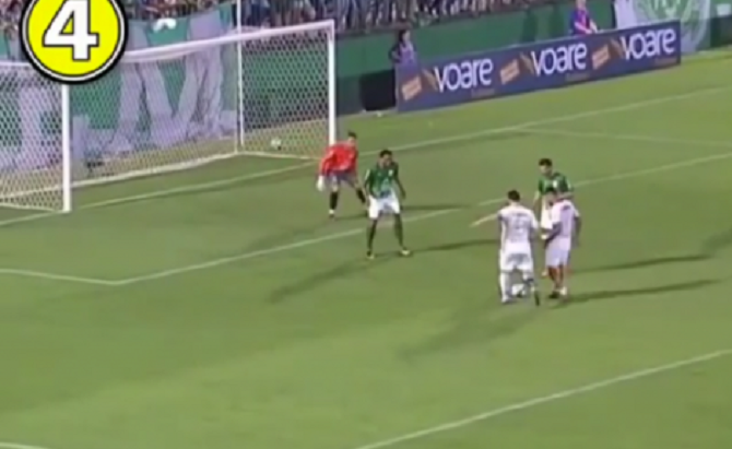 I mbijetoi aksidentit tragjik, futbollisti shënon gol me këmbën artificiale (VIDEO)