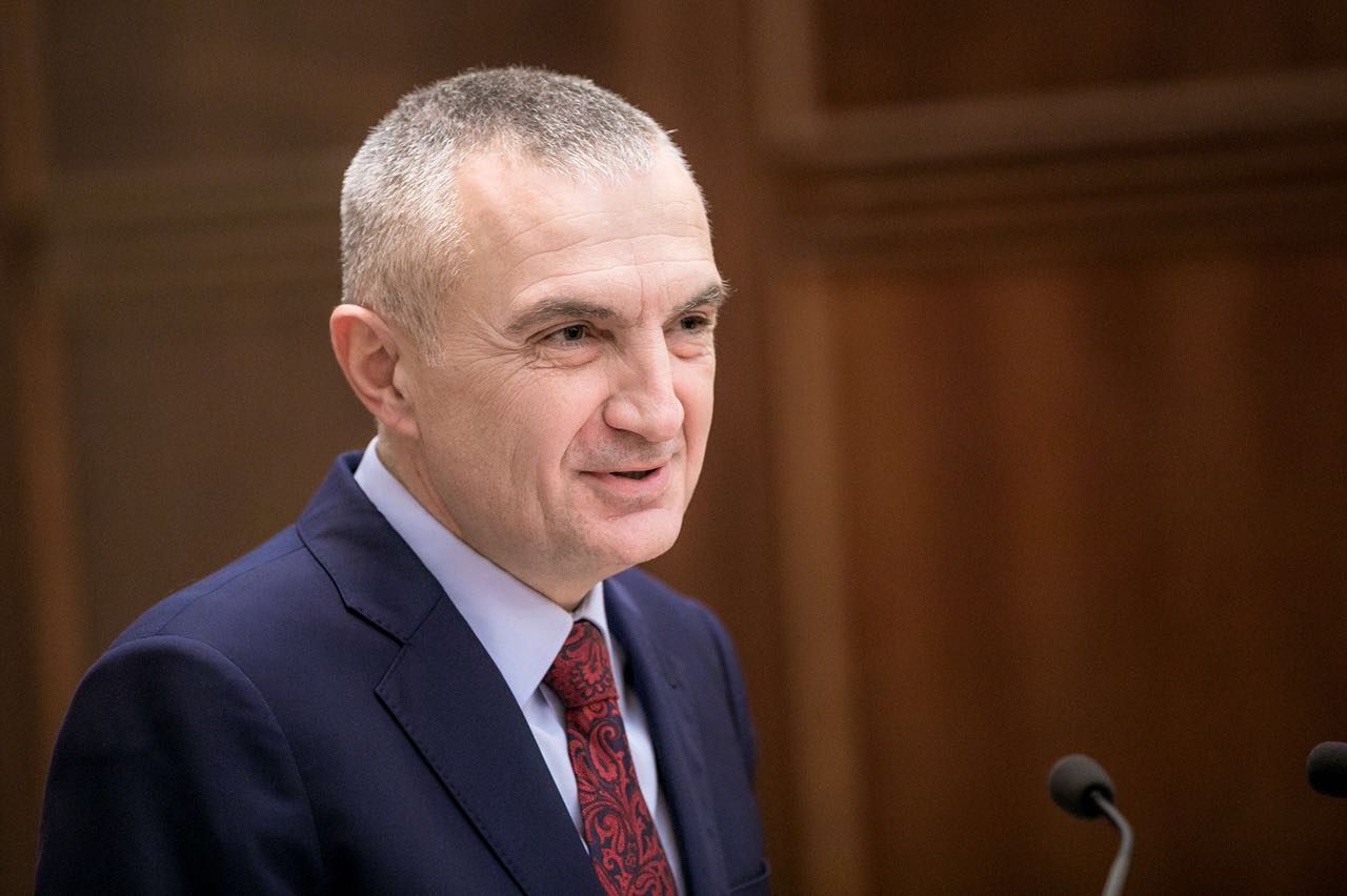 Liria e medias, Presidenti Meta: Dhuna e shantazhi ndaj gazetarëve, të marrë fund!