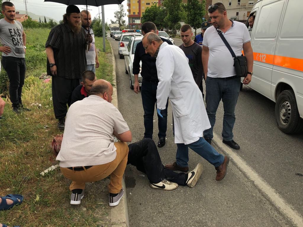 Deputeti socialist ndihmoi të aksidentuarin? Berisha ka një version tjetër për ngjarjen