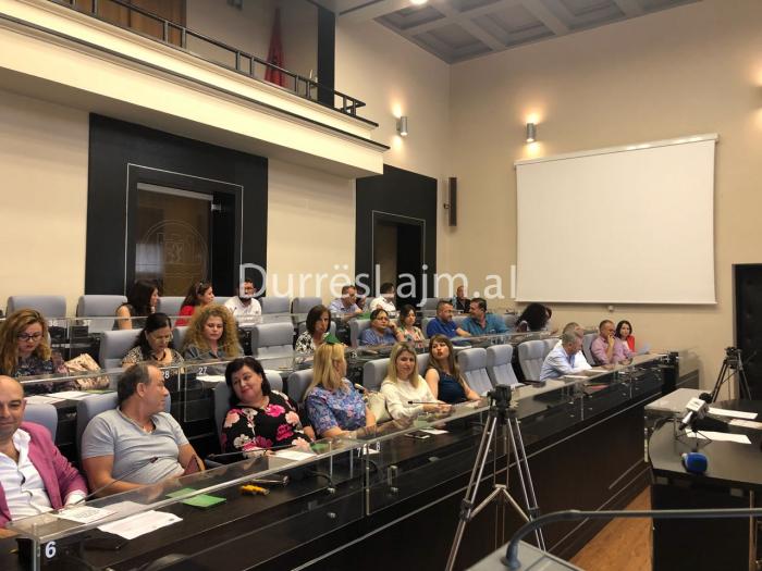 Durrës, rrëzohet sërish projektvendimi për taksën e pronës. Çfarë kërkuan këshilltarët e PD dhe LSI (FOTO)