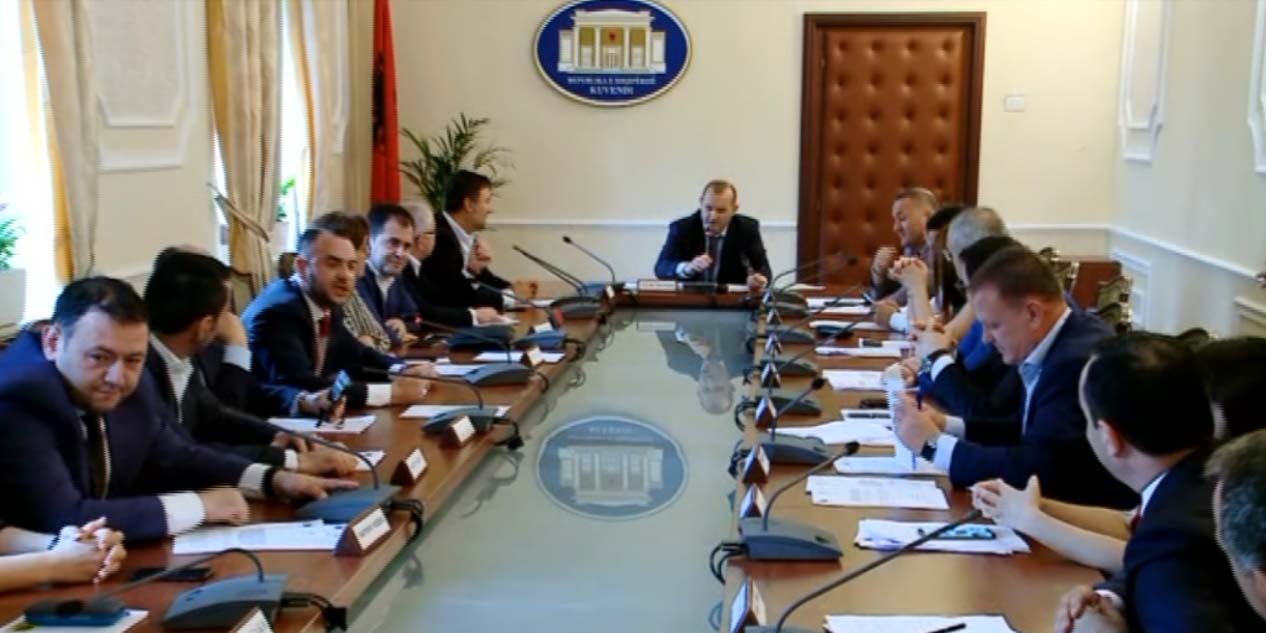 DEBATI/ Tension në Komisionin e Ligjeve mes deputeteve të PD-së dhe kryetarit