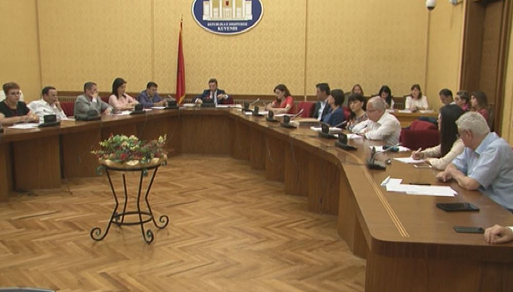 Sherr për Tahirin dhe Xhafajn, Spaho: Je bërë si Ali komiku; Braçe: Veç si Lulzim komiku mos të bëhem