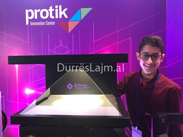 Shembull për t’u ndjekur! 17-vjeçari i suksesshëm në Durrës, informaticieni i talentuar (VIDEO)