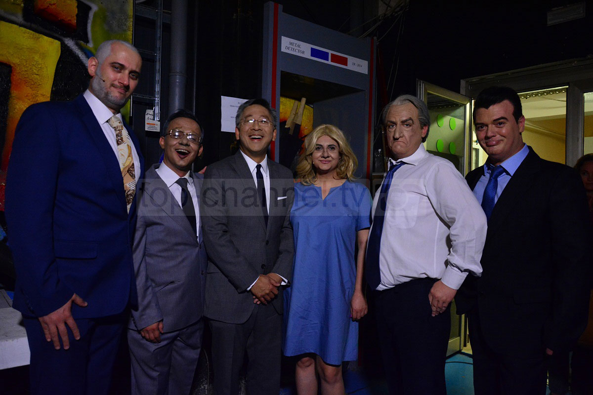 Donald Lu takon edhe vetveten në “Portokalli” (FOTO)