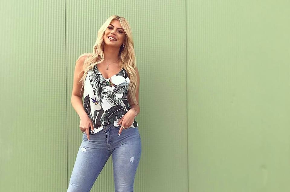 Luana Vjollca superiore ndaj të gjithave, falënderon mamin për pamjen e saj