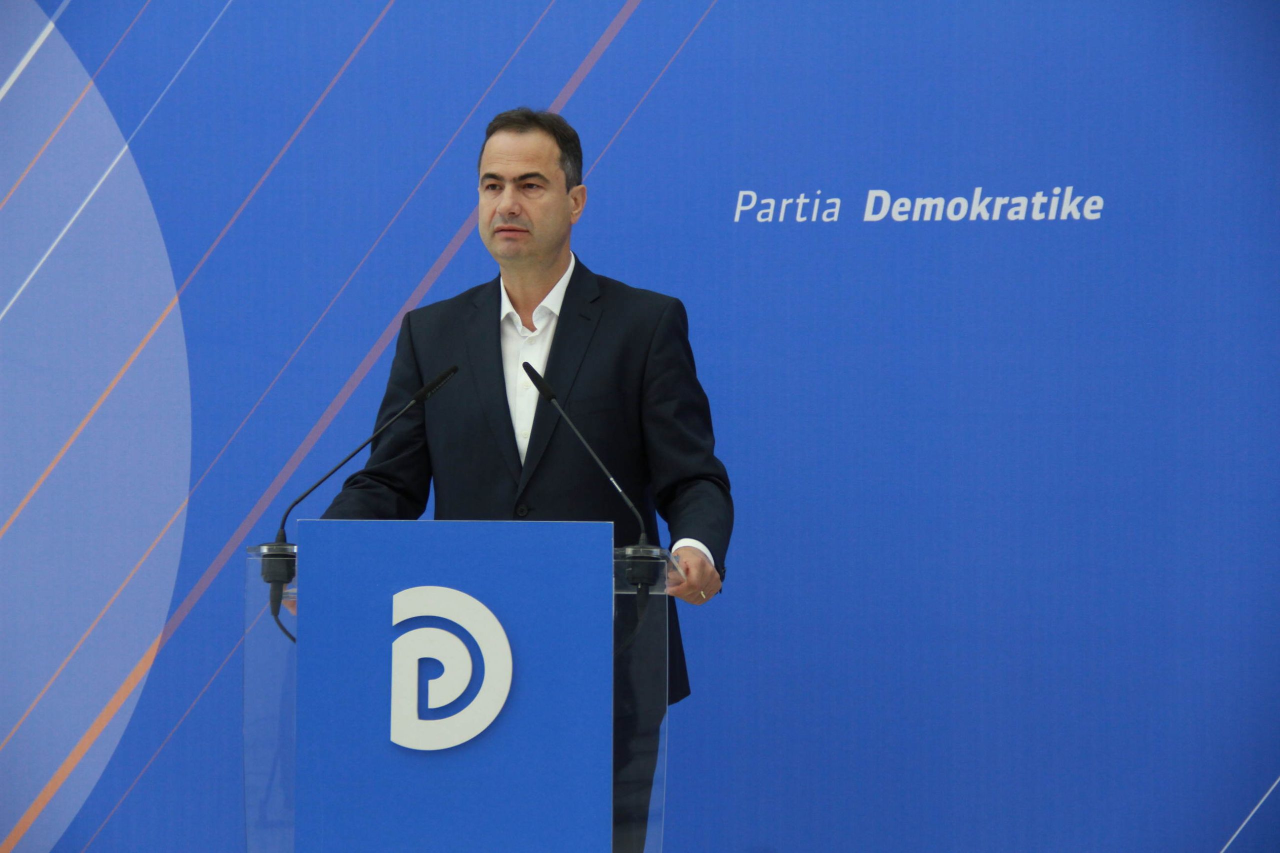 Reagimi i Ramës për rrëfimin e dëshmitarit, shpërthen deputeti: Të pëlqen të quajnë çuni i mamit që u bë bir k*rve