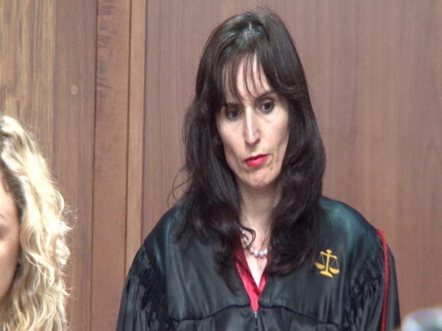 Dosjet e bujshme/ Kush është gjyqtarja që la në “arrest shtëpie” Tahirin