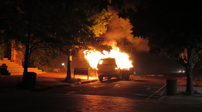 Digjen gjatë natës dy makina