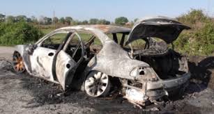 Personi i djegur brenda një makine, policia e Durrësit jep detajet e para