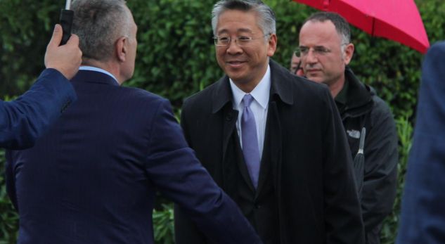 Takim i përzemërt i ambasadorit Lu me Presidentin Meta