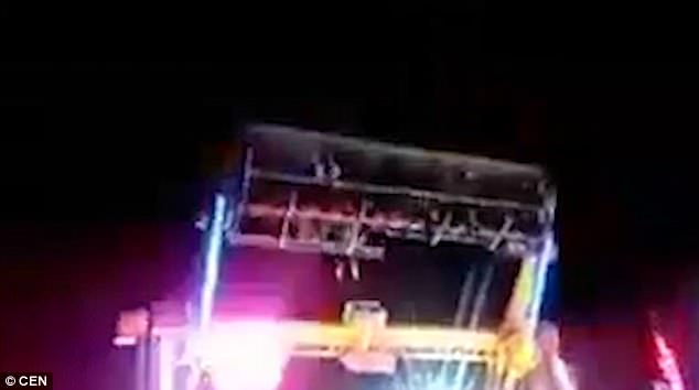 Horror në parkun e lojërave, nënë e bijë bien nga lartësia