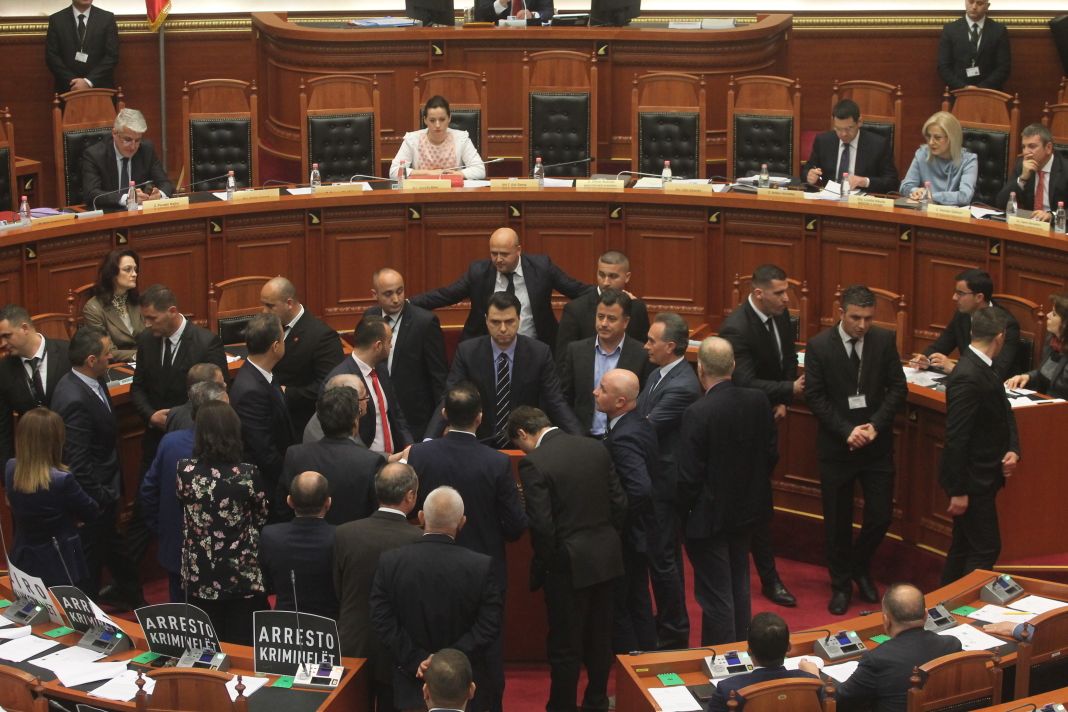 Akuzat për Xhafajn/ Sot mblidhet Kuvendi, opozita pritet të bllokojë seancën