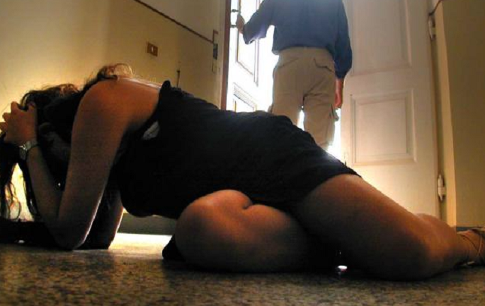 EMRI/ Përdhunoi dhe la shtatzënë adoleshenten, policia ndalon 63-vjeçarin