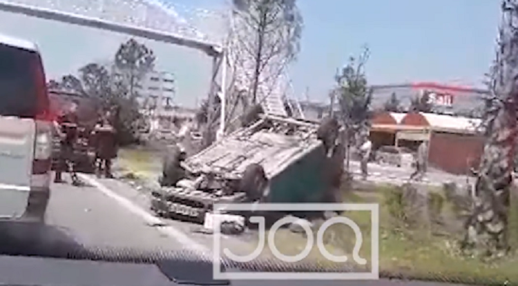 VIDEO/ Përmbyset makina në autostradën Tiranë-Durrës