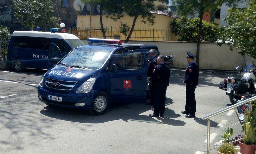 Bie nga rimorkio e zetorit, plagoset në kokë 7-vjeçari