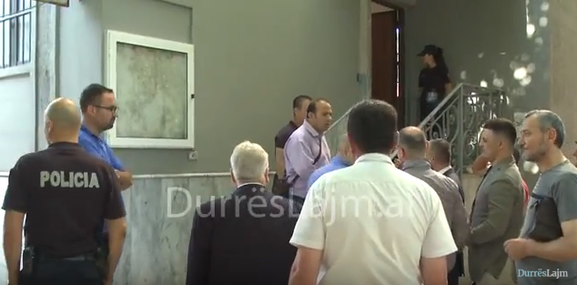 Ja zyra e prokurorit që u bastis në Durrës. Dosja e rëndësishme që dyshohet se u vodh (VIDEO+FOTO)