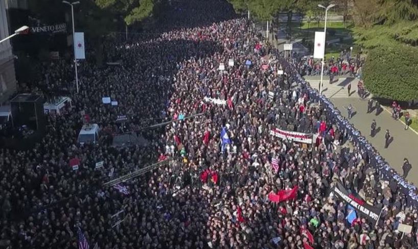 Fletëpalosjet që do shpërndajë PD për protestën: “S’ka të ardhme me krimin e drogën” (FOTO)