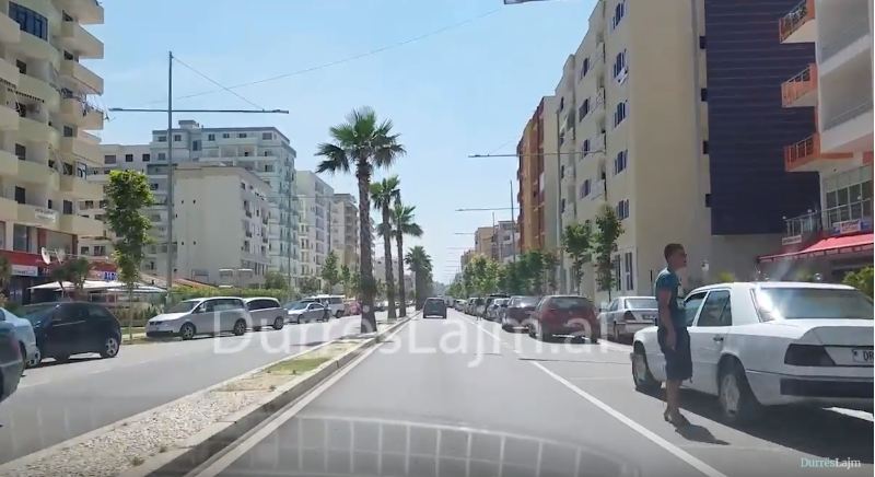 A do lejohen autobusët me turistë kosovarë të hyjnë në rrugën e plazhit këtë verë? (VIDEO)