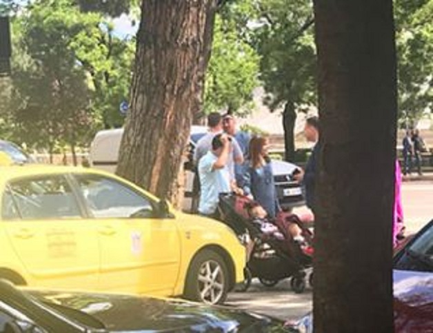 Deputetja demokrate për herë të parë në publik me vajzat binjake (FOTO)