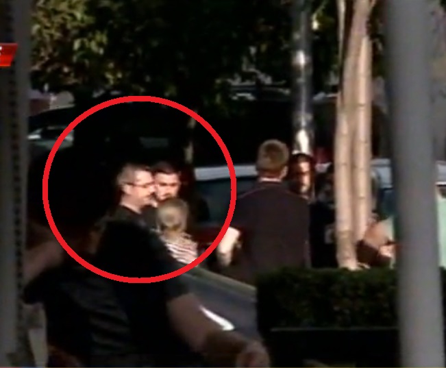 FOTO/ Minutat e fundit të Tahirit në liri, kafe me miqtë pranë banesës