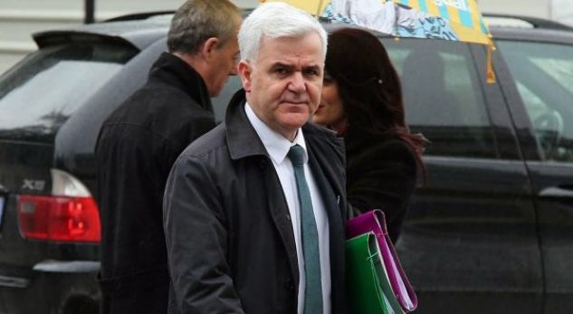 A ka dhënë Xhafaj dorëheqjen? Gazetari zbulon të vërtetën