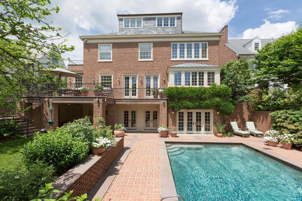 Shtëpia superluksoze, Ronney fqinj me Obama-n