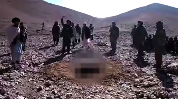 Gruaja me 11 burra qëllohet me gurë për vdekje