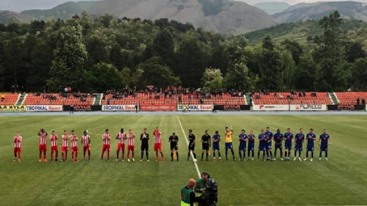 Sulmuesi i Teutës falet pas pankinës, por e detyrojnë të largohet